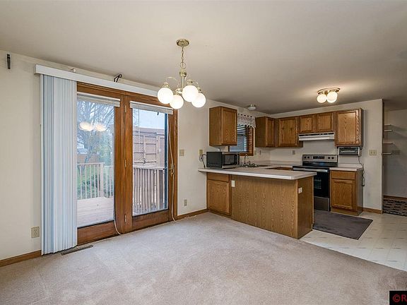 5th image of 380 W Bert St