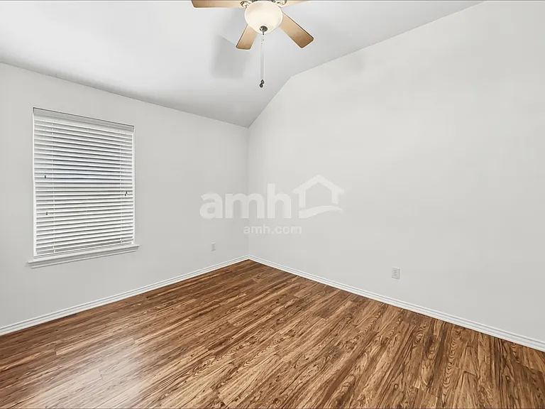 860 Rock Harbor Ln — Photo 14