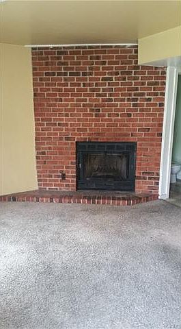 2nd image of 216 Knightsmanor Ct #216