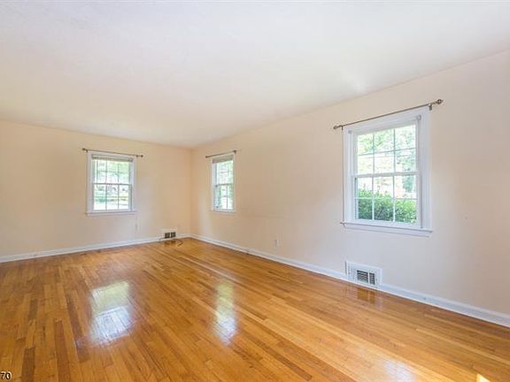5th image of 428 S Livingston Ave