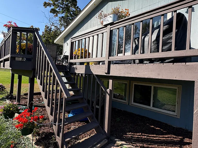 1558 Lamotte Dr — Photo 3