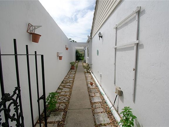 2nd image of 147 La Serena