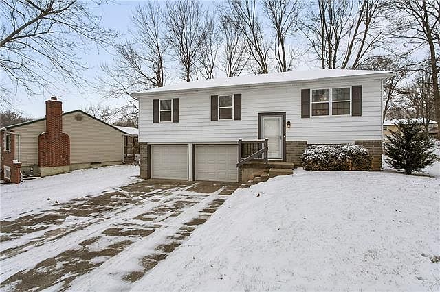 1st image of 813 NW Berkshire Dr