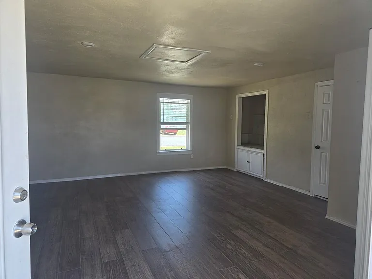 1711 Doran Dr — Photo 8