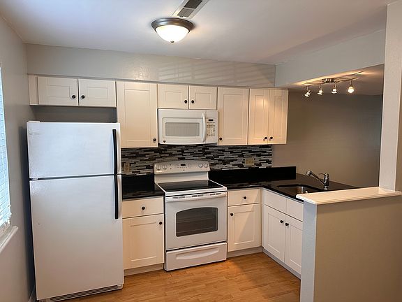 2nd image of 2158 N Garland Ave APT 4