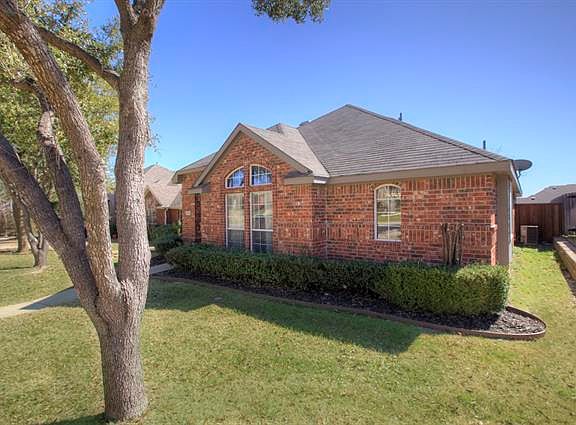 3rd image of 1885 Crestlake Dr
