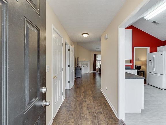 5th image of 400 Windsor Brook Ln