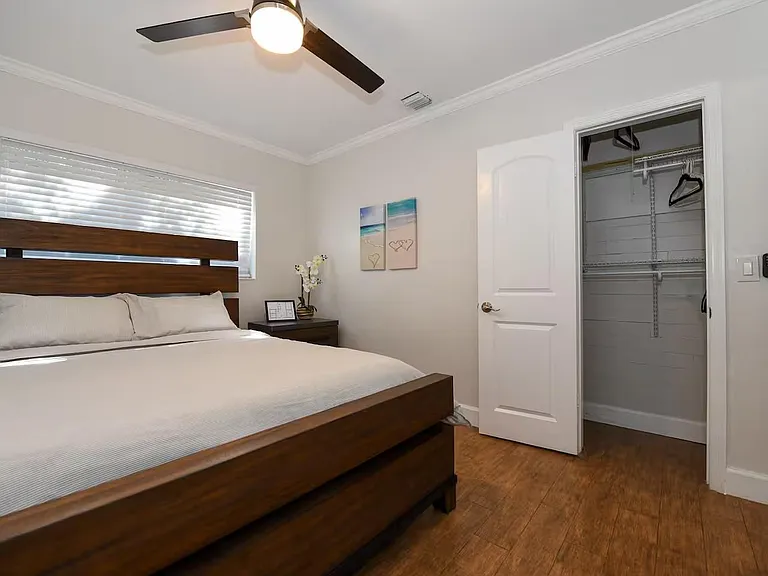 4901 NE 6th Ave — Photo 15