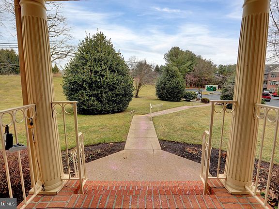 4th image of 1713 Landmark Dr Unit 1L