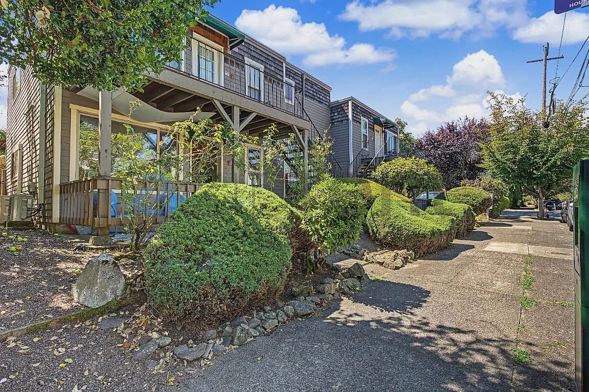 2 bed, 600 sqft, $2,500 — Photo 2
