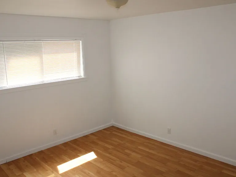 2515 Manchester Ave — Photo 12