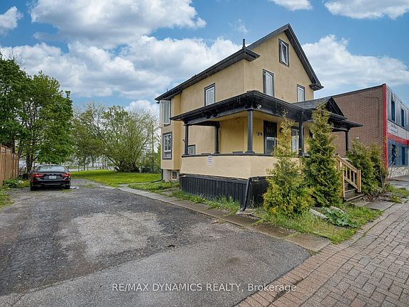 2nd image of 4770 Queen St