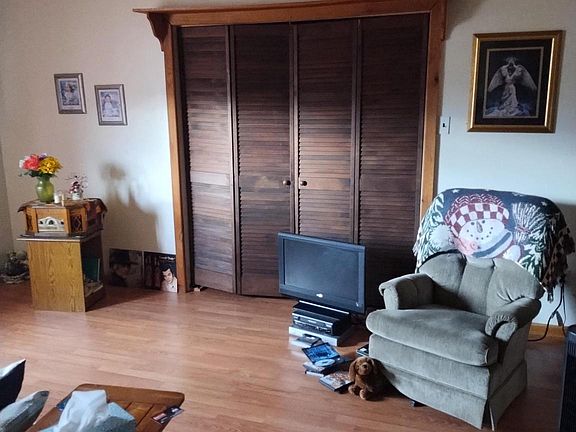 5th image of 144-152 E Market St
