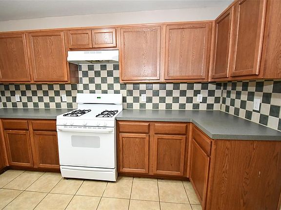 3rd image of 6618 Hawthorne Falls Ln