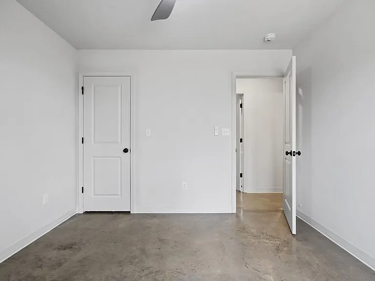 208 3rd Ave — Photo 37
