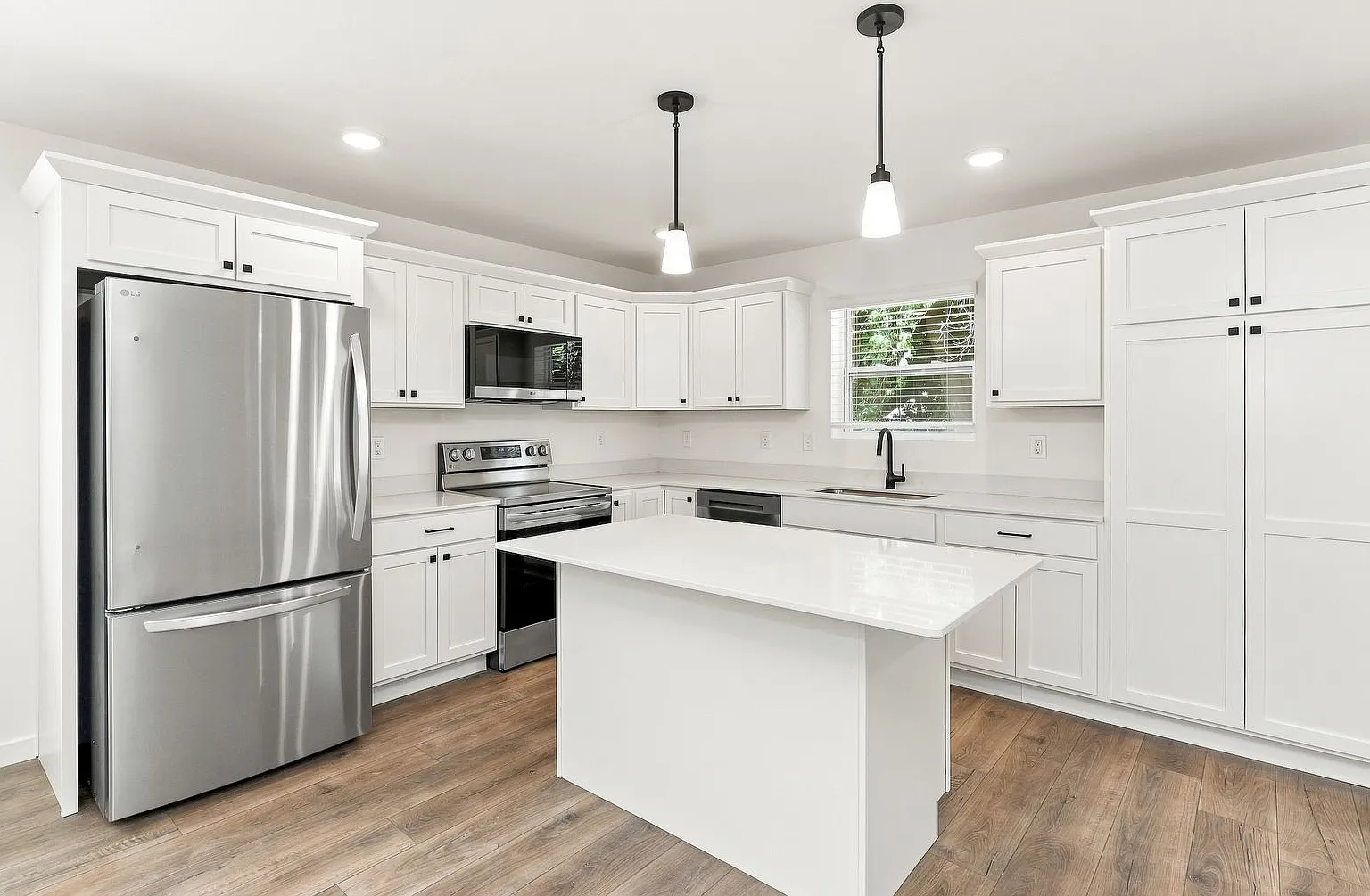 JW1031 — Photo 3