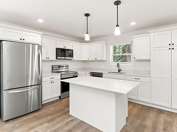 3rd image of 313 Johnson St