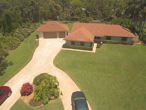 4th image of 3021 NE Pinecrest Lakes Blvd