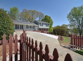 1030 McLaughlin Dr, Charlotte, NC 28212