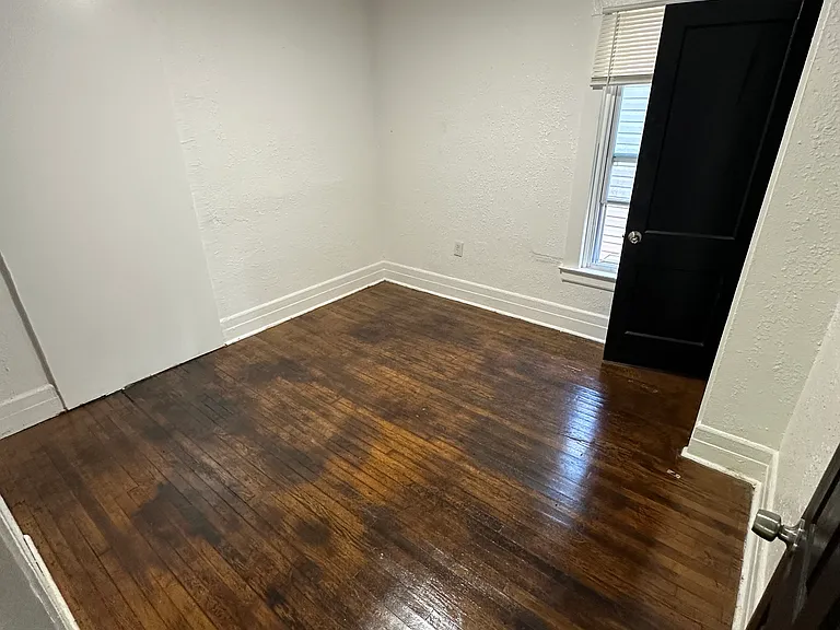 2754 Columbus St — Photo 11