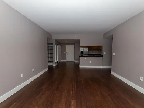 102 Christopher Columbus Drive image 5 of 22