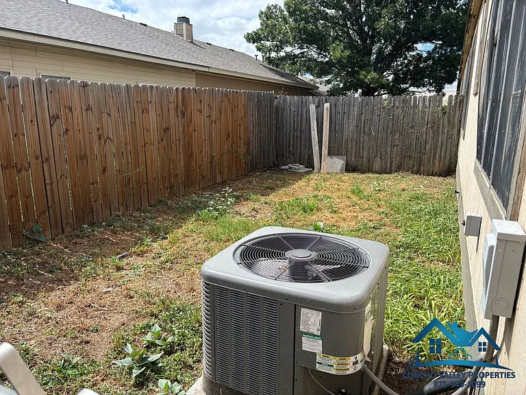 1012 Glenna St — Photo 15