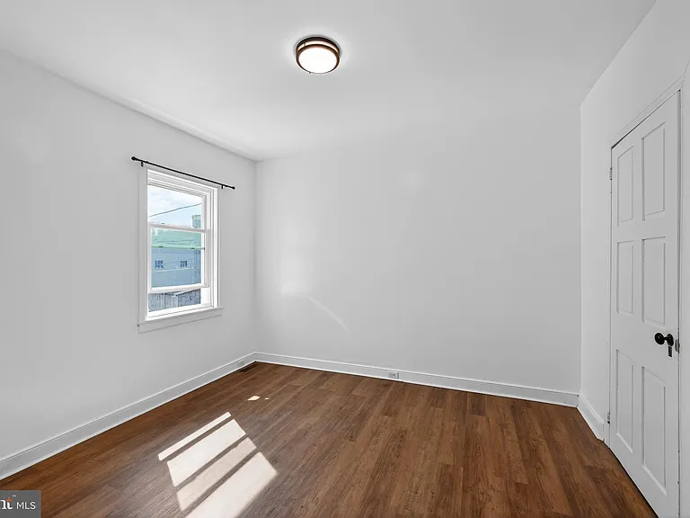 153 N Queen St — Photo 3