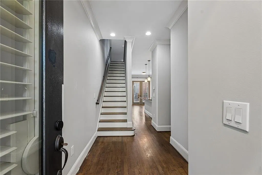 2 bed, 2.5 bath, 1390 sqft, $3,100 — Photo 2