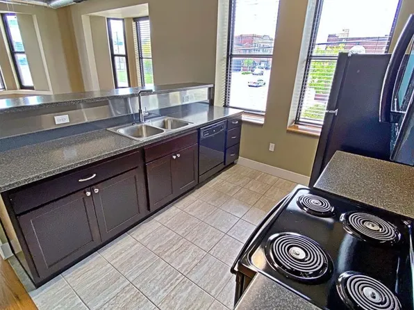 Fitzgerald Place Apartments, 1626 Cuming St, Omaha, NE 68102