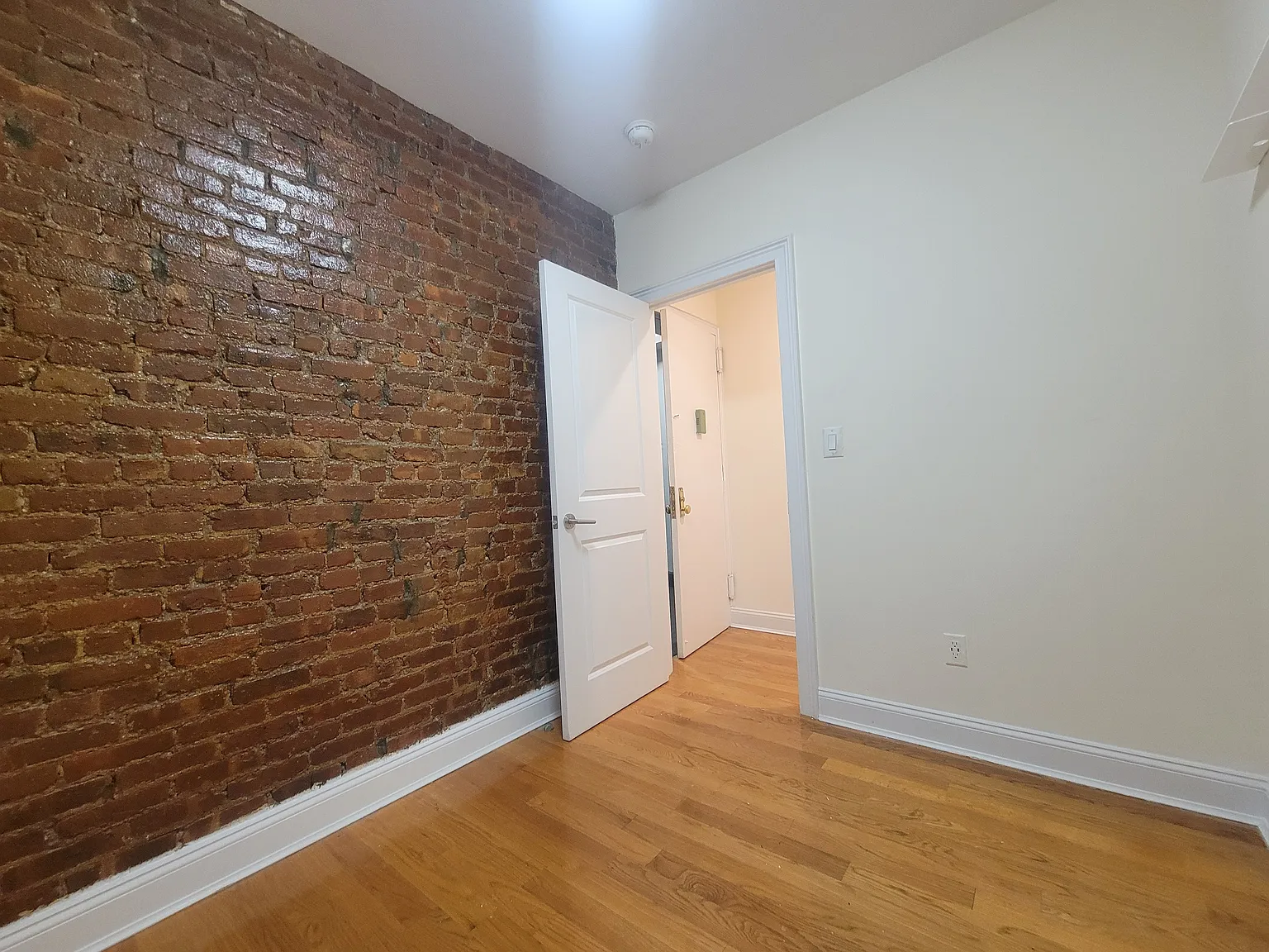 3147 Broadway — Photo 3