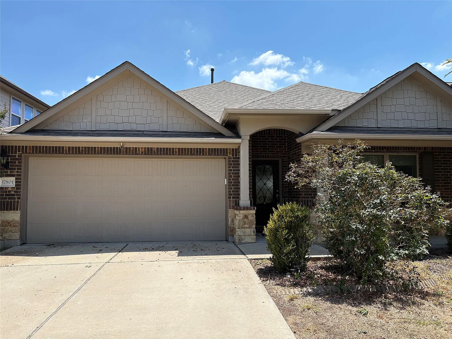 4 bed, 3.0 bath, 2122 sqft, $2,450 — Photo 2
