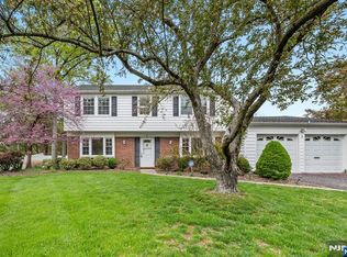 8 Tunnell Rd, Somerset, NJ 08873