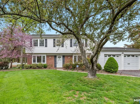 8 Tunnell Rd, Somerset, NJ 08873