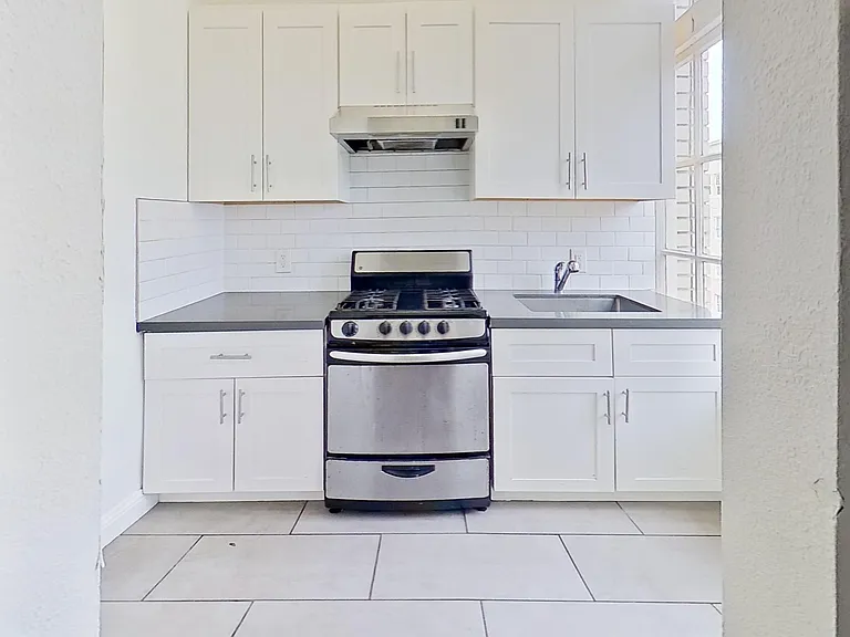 691 O'Farrell Street — Photo 3