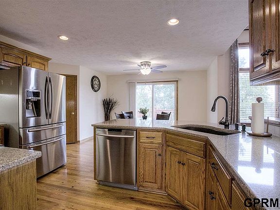 3rd image of 4810 Lake Forest Dr
