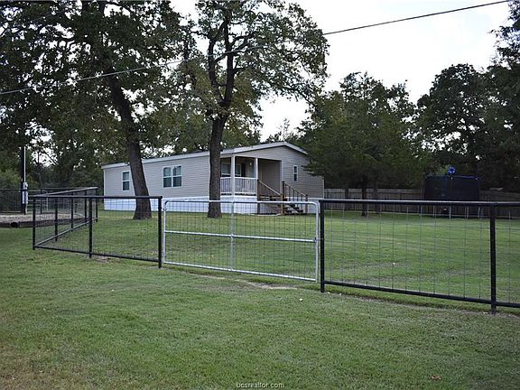 3rd image of 302 Glennwood Cir