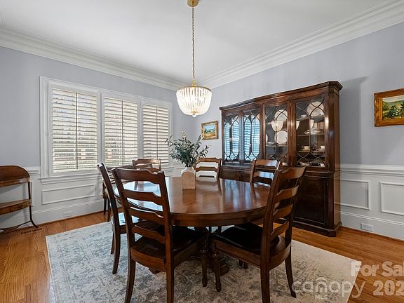 4th image of 2224 Carmel Rd