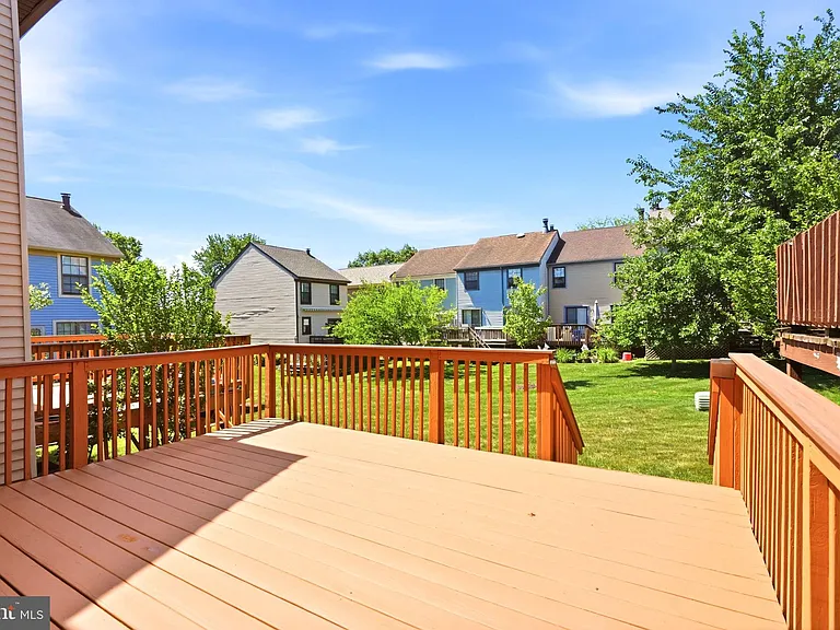 204 Livingston Ct — Photo 34