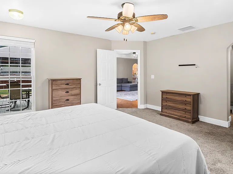 305 Lake Dr — Photo 15