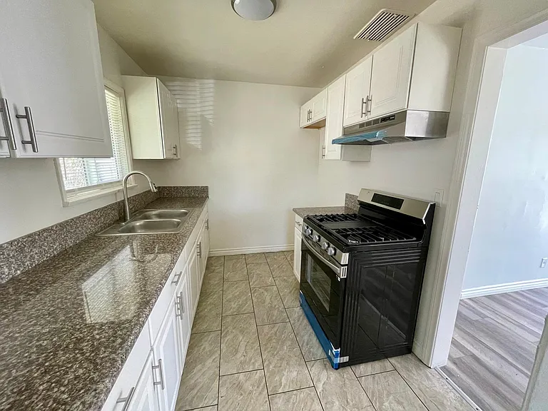 1142 N Madison Ave #2 — Photo 12