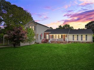 17364 Days Point Rd, Smithfield, VA 23430