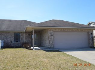 102 Zinfandel Dr, Englewood, OH 45322