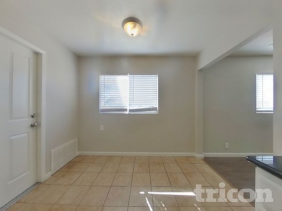 3rd image of 916 Jacobsen St