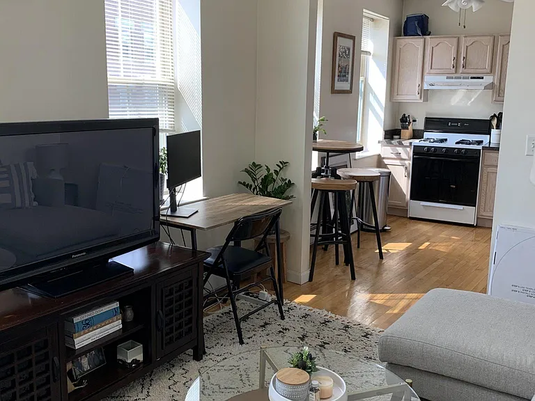 429 Hanover St #4F — Photo 2