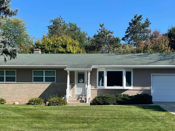 210 S Prairie Ave, Deerfield, WI 53531