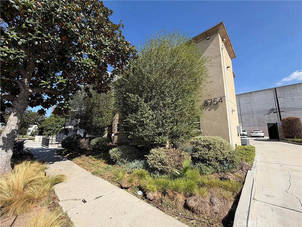 1 bed, 610 sqft, $2,250 — Photo 1