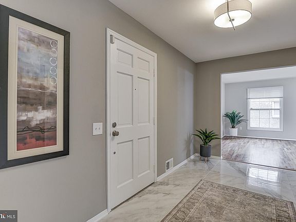 3rd image of 8508 Hunter Creek Trl