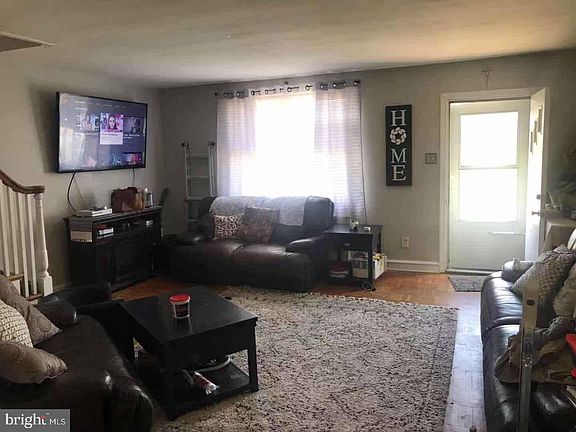 3rd image of 2927 Longshore Ave