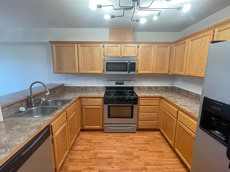 155 NE Melrose Dr — Photo 8