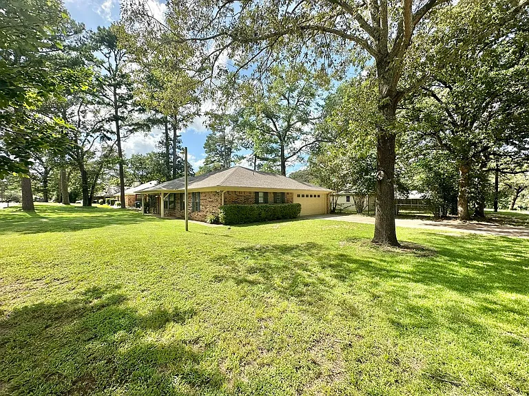 2448 Holly Ln — Photo 2